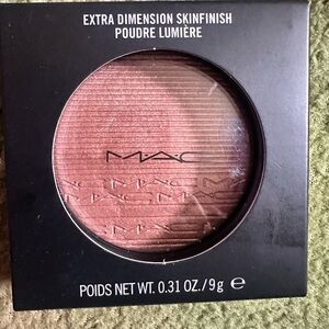 MAC Cosmetics Extra Dimension Skinfinish Highlighter - Superb